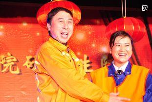 贾玲爆料冯巩抠门视频,视频曝光引网友热议