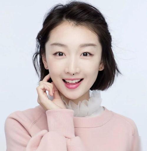 周冬雨搬料吃瓜