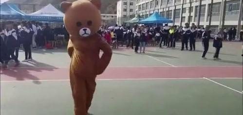 国外姐弟尬舞网红,萌态十足引网友热议