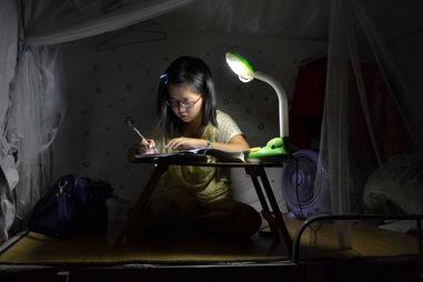 吃瓜女生宿舍紫色滤镜,吃瓜女生的甜蜜日常