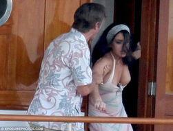 女明星扭打,揭秘女明星扭打背后的故事