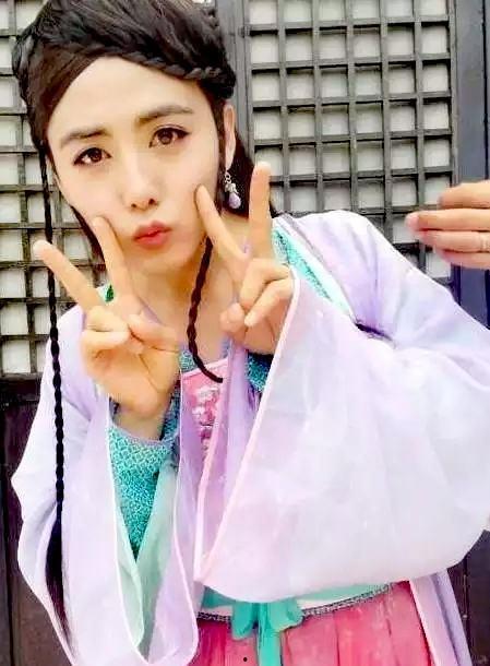 男扮女装网红吃瓜,揭秘网络红人的真实生活